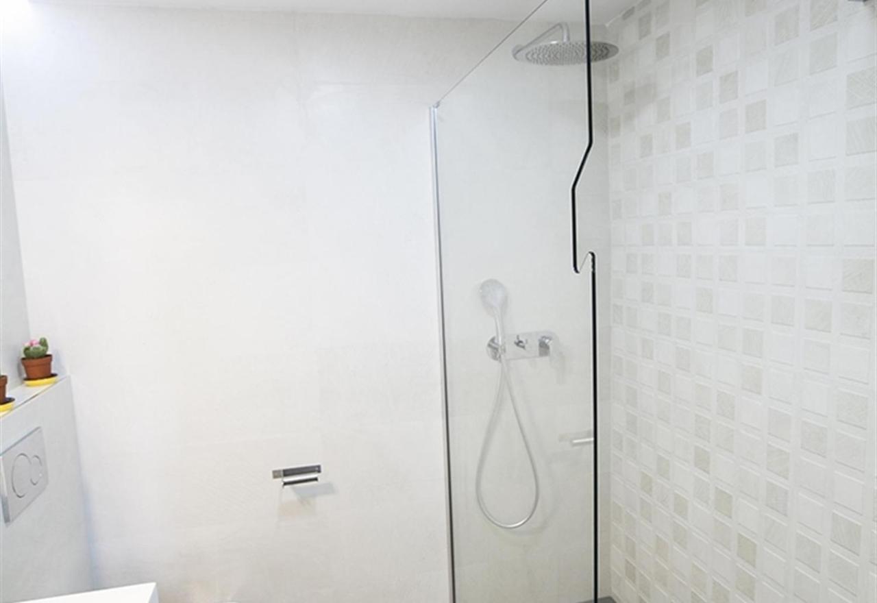 Super Front Line Modern New Apartm نيرخا المظهر الخارجي الصورة